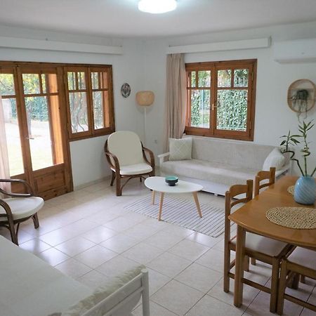 Small Theater Apartment Epidaurus Exterior photo